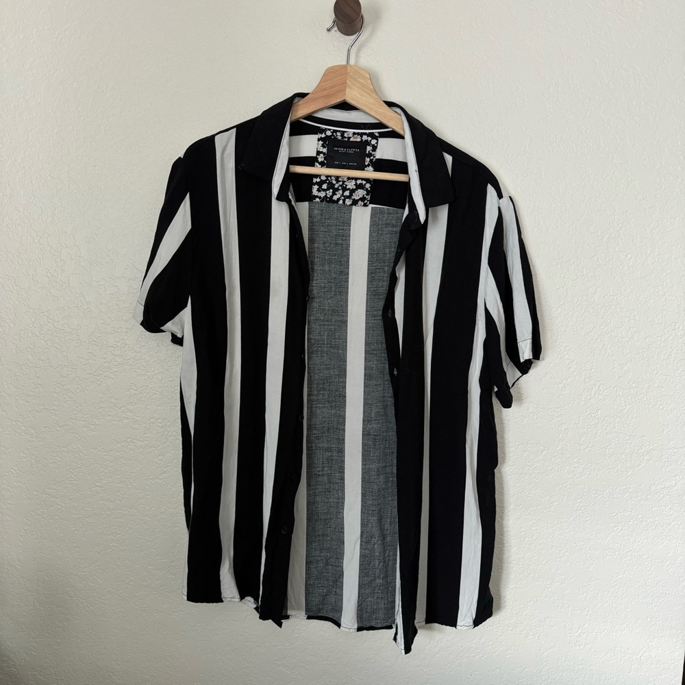 Denim & Flower Black and White Stripe Large Short Sleeve Button Up